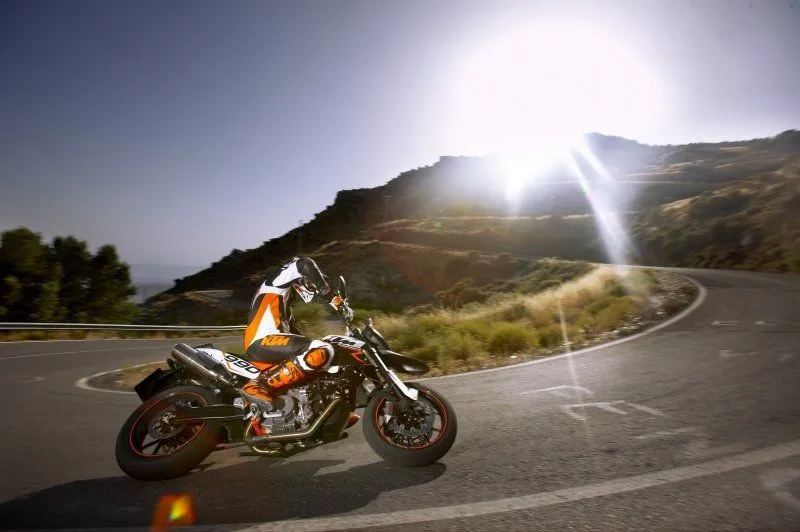 08_ktm_990smr_road.webp