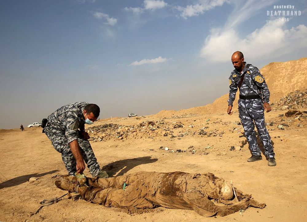 100-civs-beheaded-by-isis-found-buried-mass-grave-10-Hammam-al-Alibi-IQ-early-nov-16.jpg