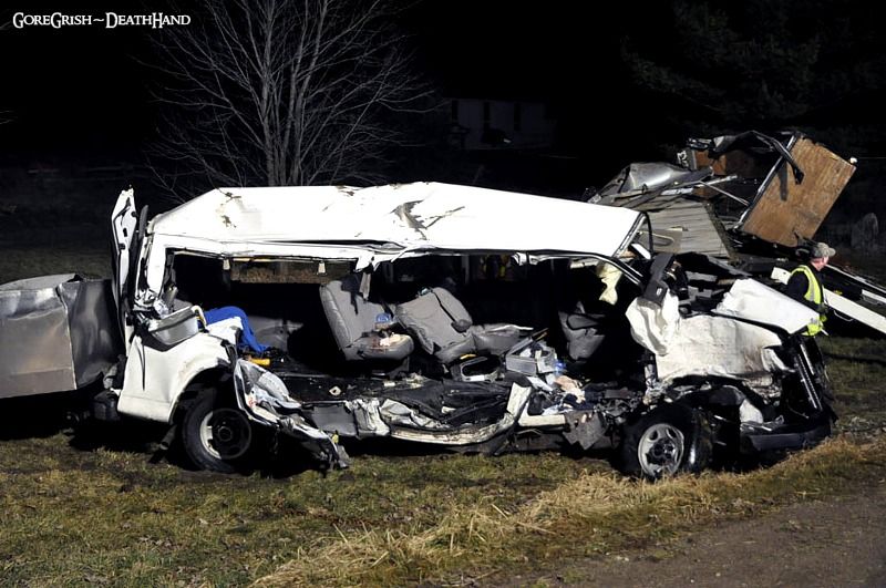 11-dead-migrant-worker-van-truck-crash4-Ontario-Canada-feb6-12.jpg