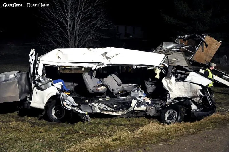 11-dead-migrant-worker-van-truck-crash4-Ontario-Canada-feb6-12.webp