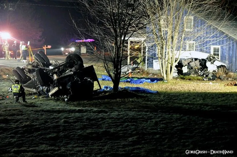 11-dead-migrant-worker-van-truck-crash5-Ontario-Canada-feb6-12.webp