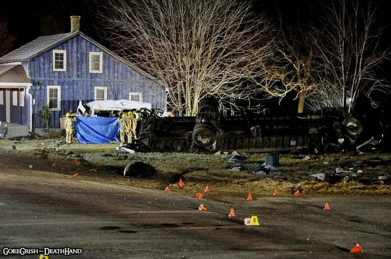 11-dead-migrant-worker-van-truck-crash6-Ontario-Canada-feb6-12.webp