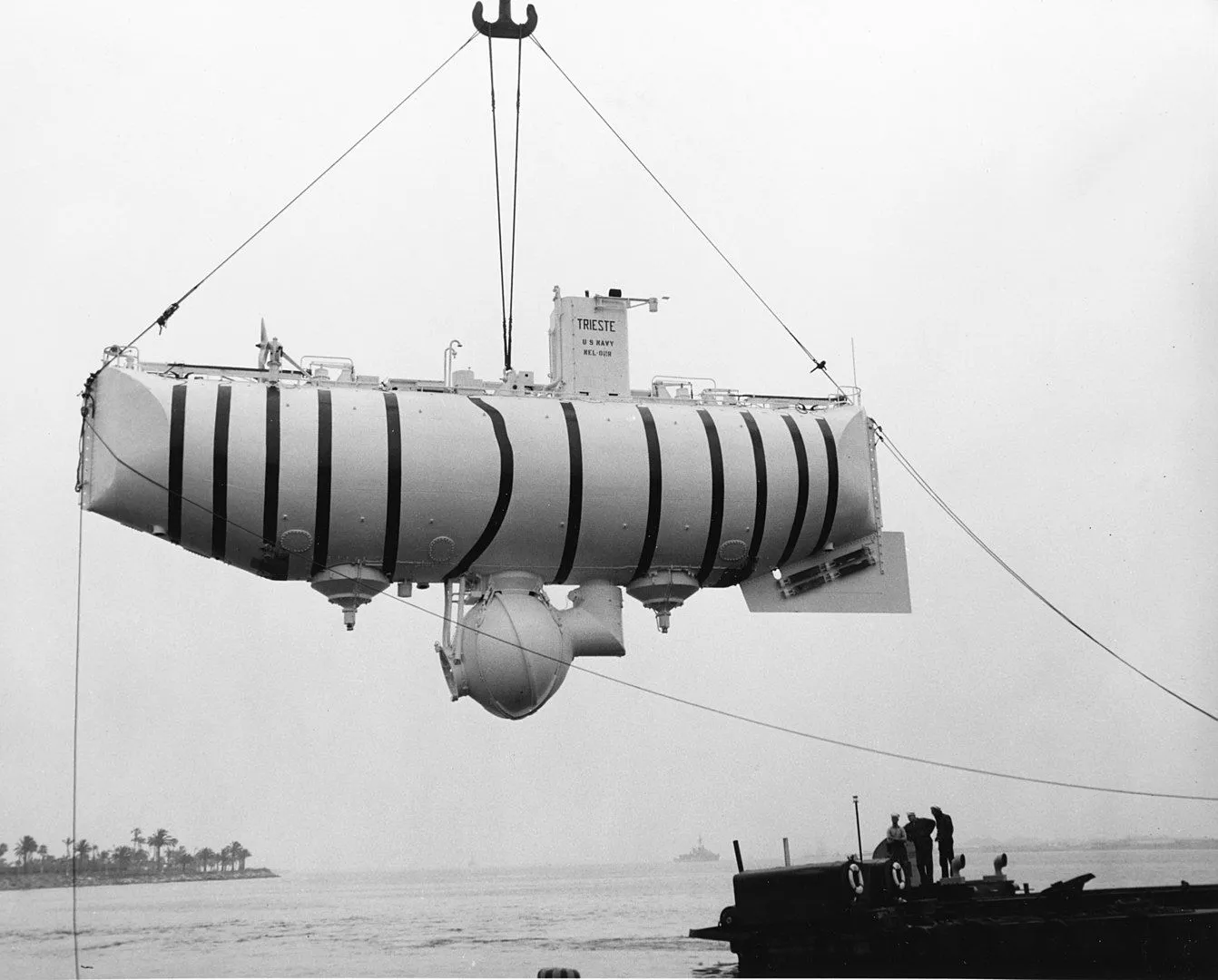 1342px-Bathyscaphe_Trieste.jpg