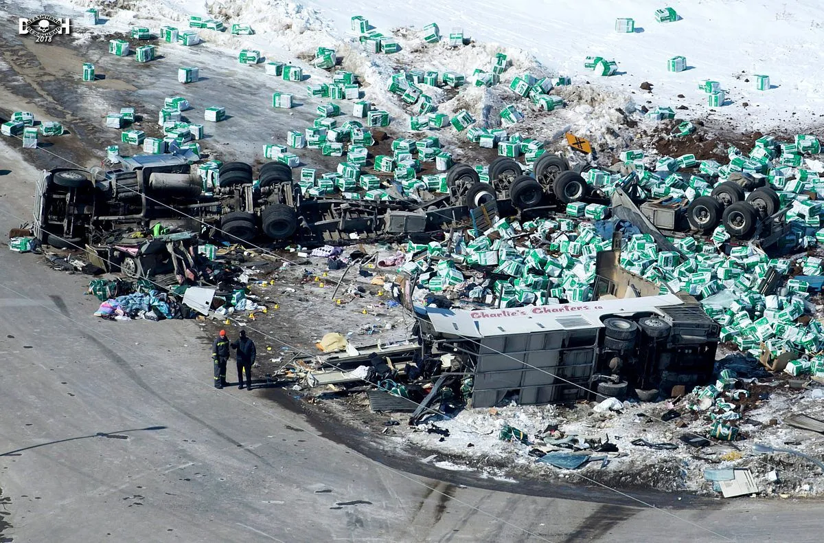 15-dead-jr-hockey-team-bus-truck-crash-4-Tisdale-Sask-CA-apr-6-18.webp