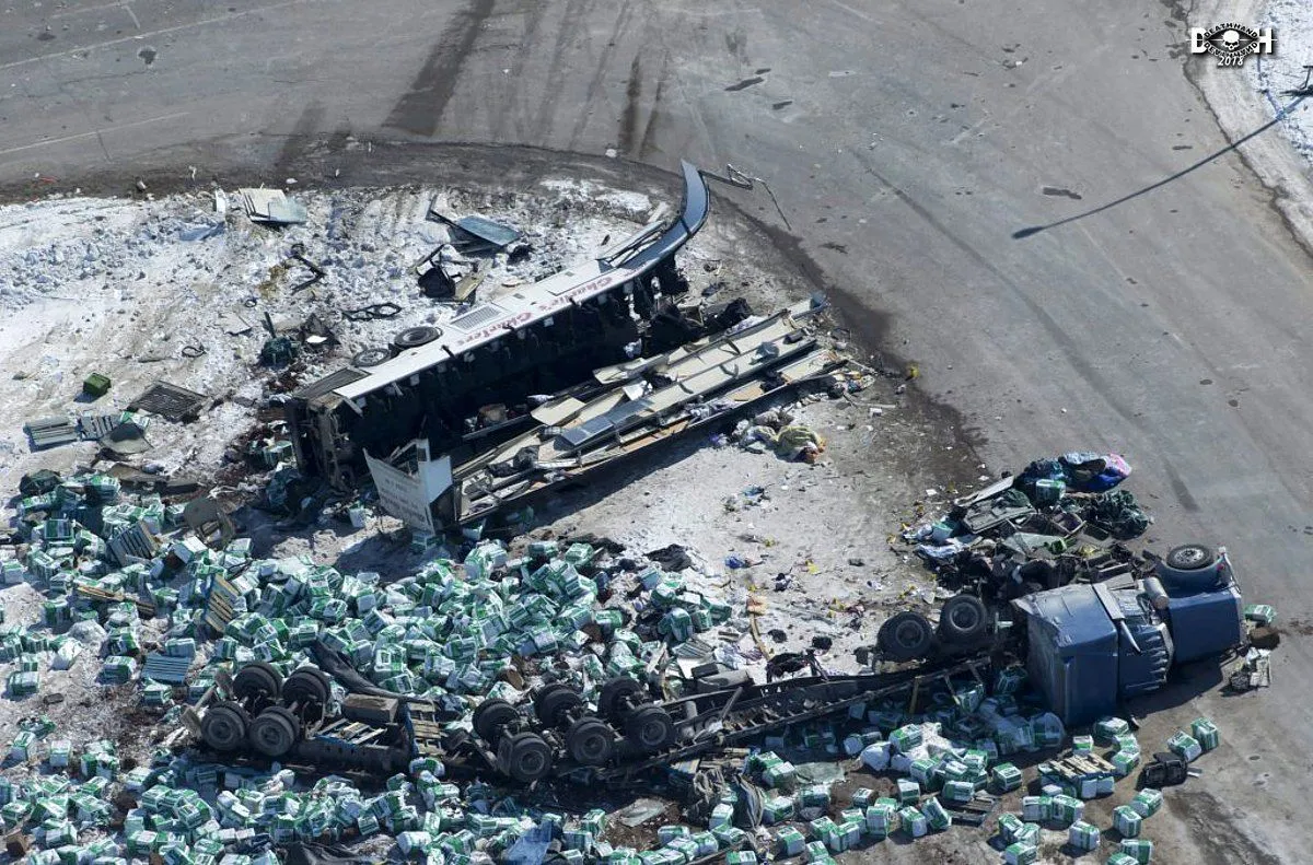 15-dead-jr-hockey-team-bus-truck-crash-6-Tisdale-Sask-CA-apr-6-18.webp