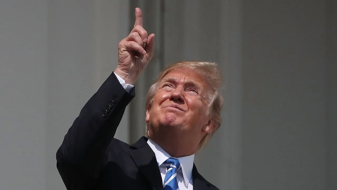 170821152317-donald-trump-squint-point-eclipse.webp