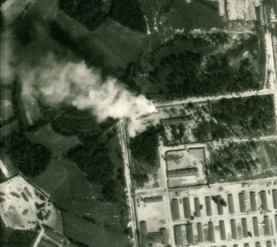 1944_ef9b66fe32da252e.webp