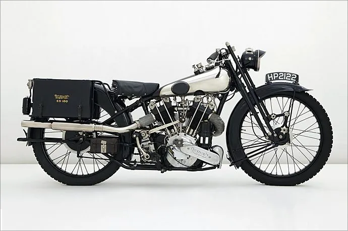 19_03_2011_brough_superior_ss_100_01.webp
