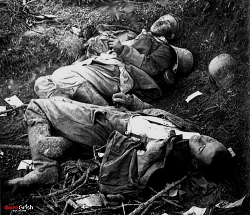 2-dead-german-soldiers.jpg