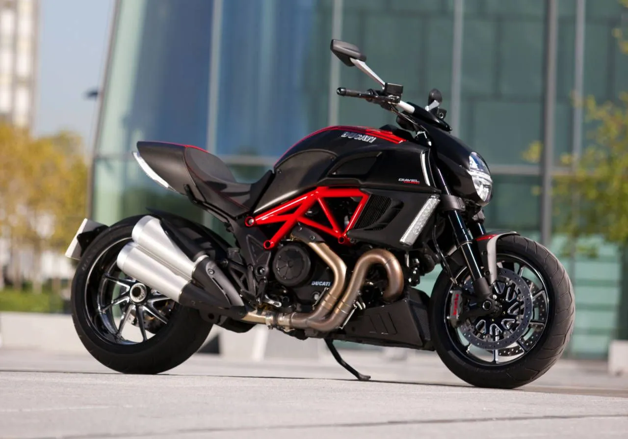 2011-Ducati-Diavel-Carbon-Fiber-Side.webp