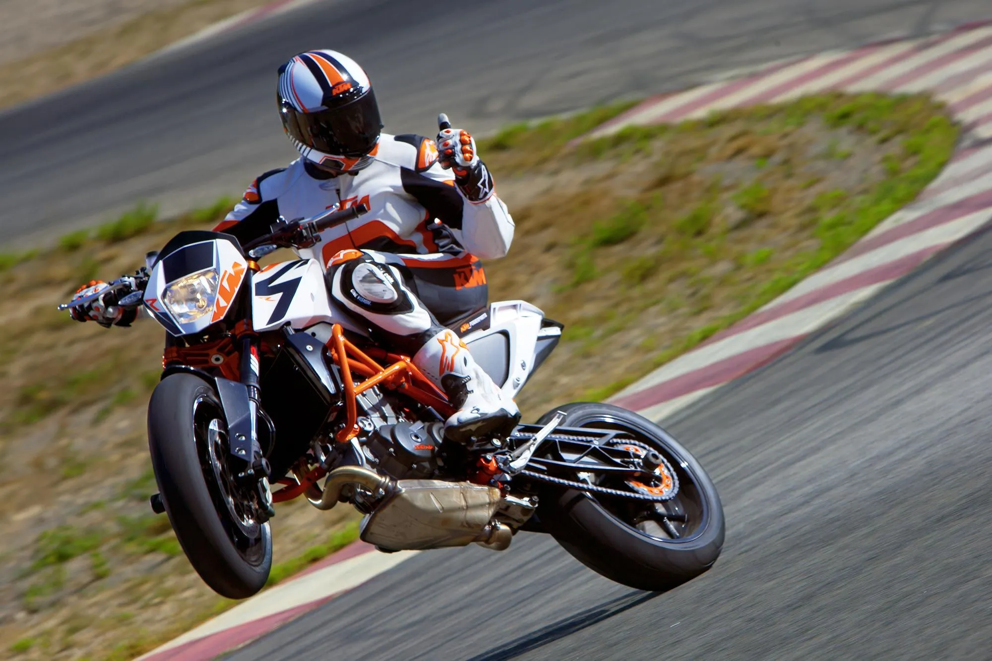 2013-KTM-690-Duke.webp
