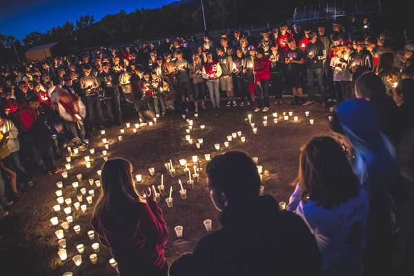 20131001_101307_Candlelight-vigil-for-rockslide-victims.jpg