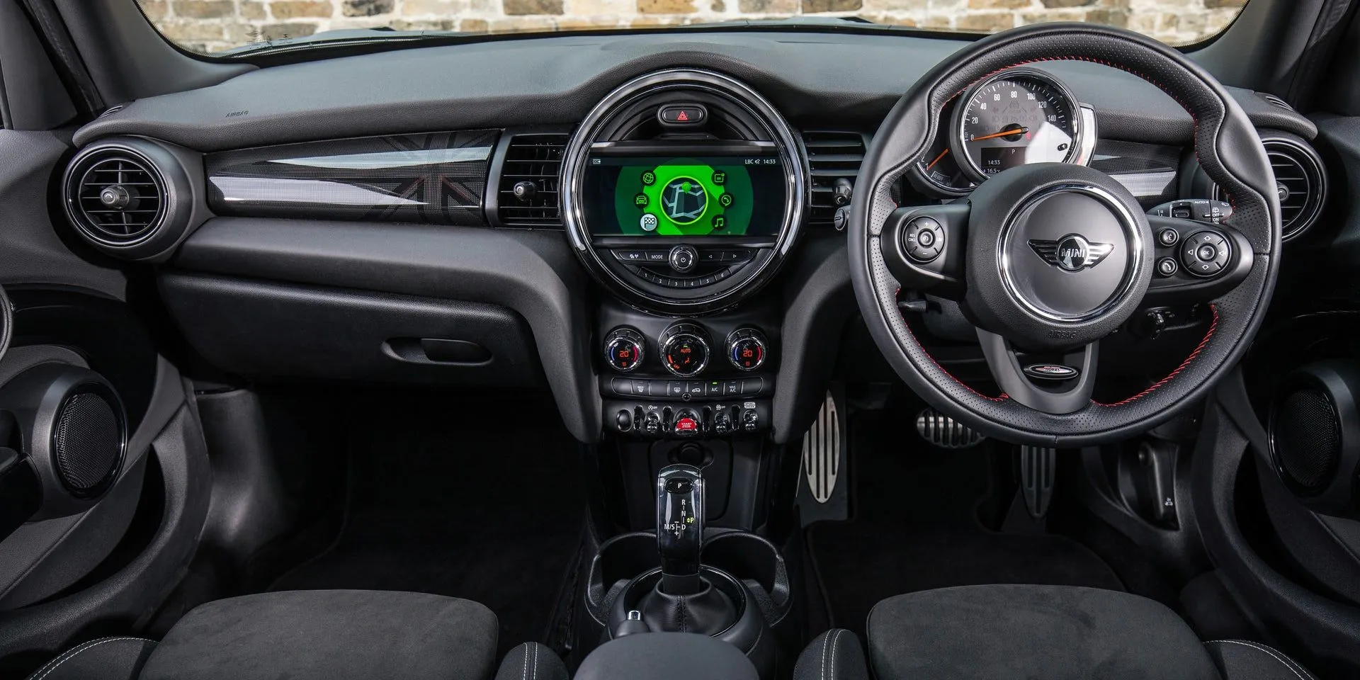 2018-mini-3-door-hatch-interior-2.jpg