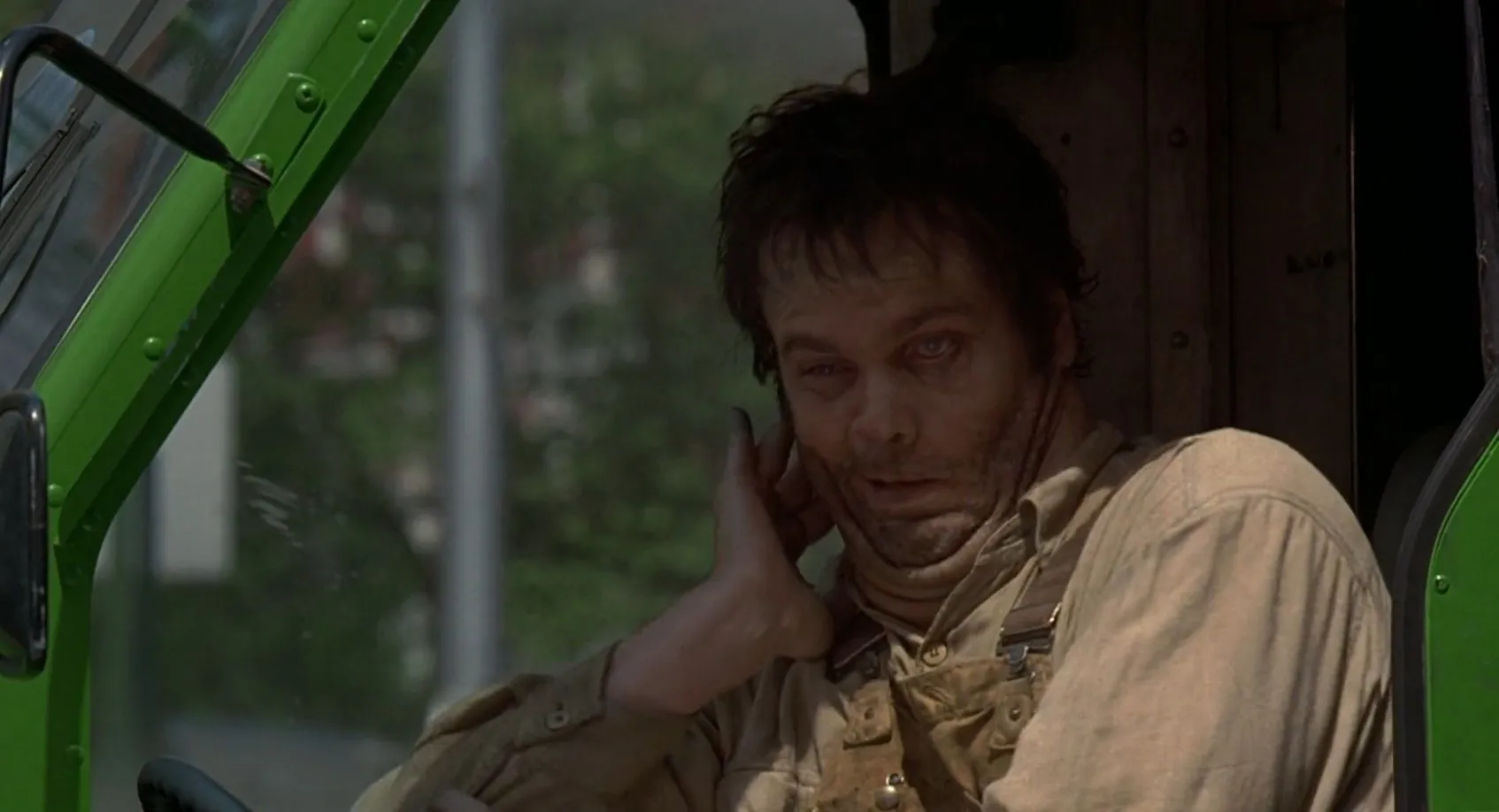 2023_10_03_13_51_37_Men.In.Black.1997.1080p.BluRay.x264.YIFY.mkv_VLC_media_player.webp