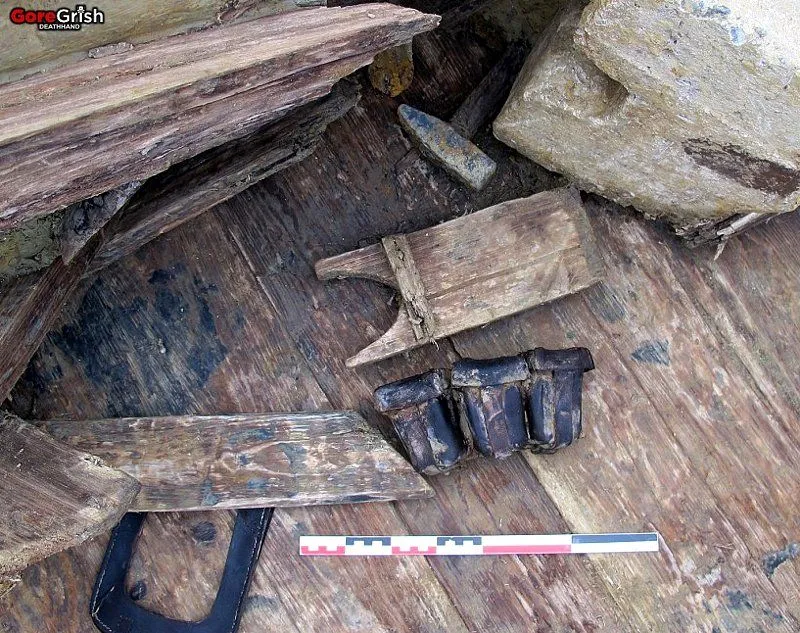 21-german-buried-soldiers-1918-unearthed10-France-2012.webp