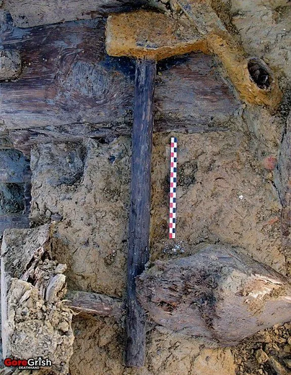 21-german-buried-soldiers-1918-unearthed11-France-2012.webp