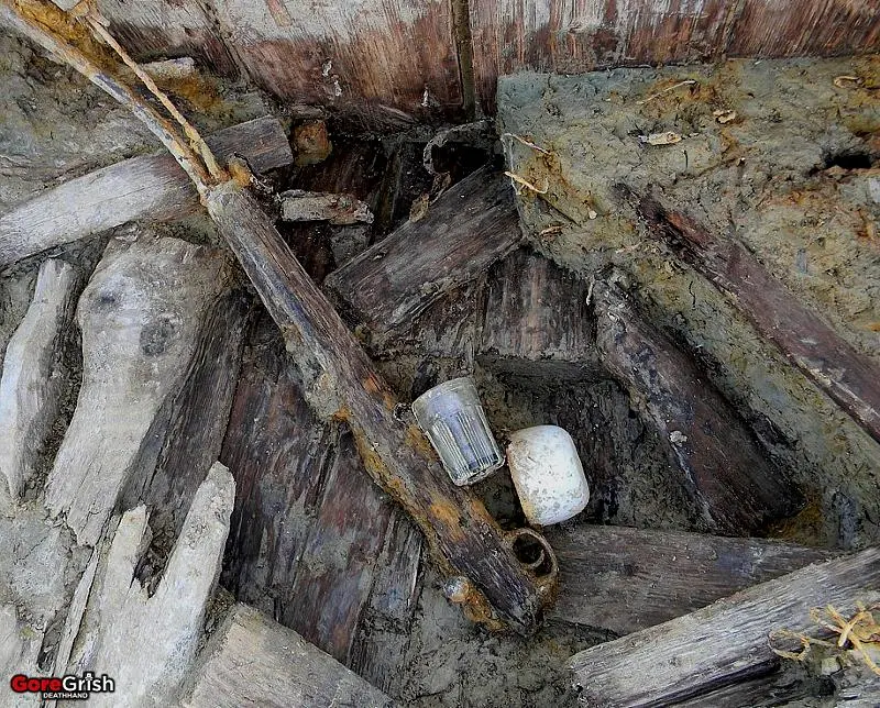 21-german-buried-soldiers-1918-unearthed13-France-2012.webp