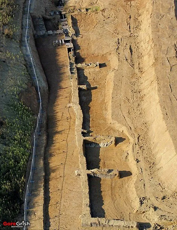 21-german-buried-soldiers-1918-unearthed18-France-2012.webp