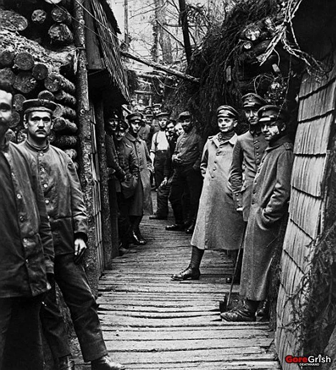 21-german-buried-soldiers-1918-unearthed19-France-2012.webp