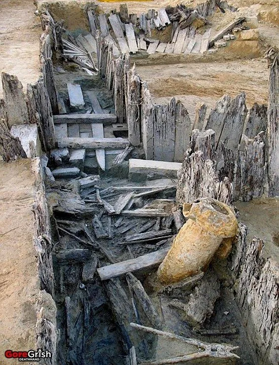 21-german-buried-soldiers-1918-unearthed6-France-2012.webp