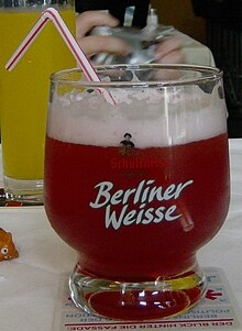 220px-Berliner_Weisse_mit_Strohhalm.jpg