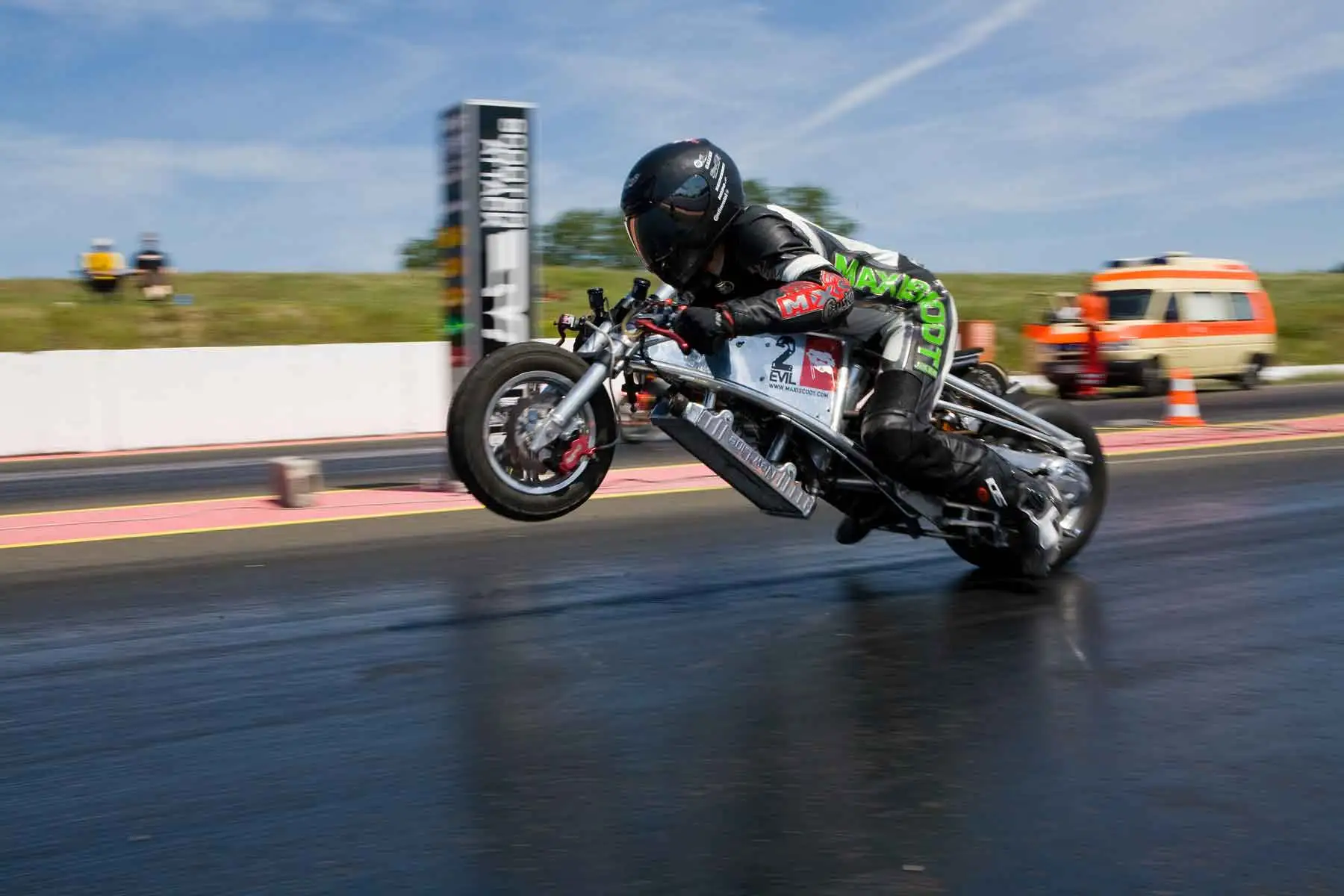 2Evil-Dragster-race.webp