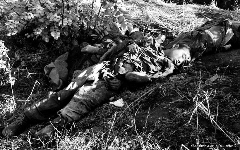 3-dead-communist-soldiers-Yongju-N-Korea-oct20-1950.jpg