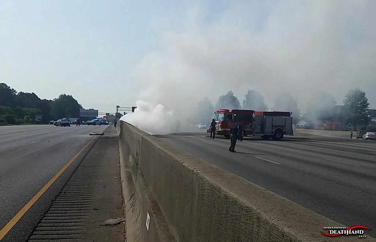4-dead-small-plane-crashes-on-freeway-4-Atlanta-GA-may-8-15.webp