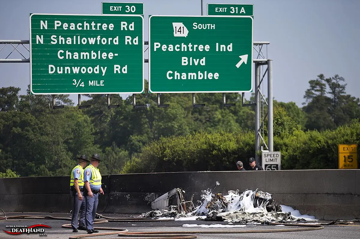 4-dead-small-plane-crashes-on-freeway-7-Atlanta-GA-may-8-15.webp