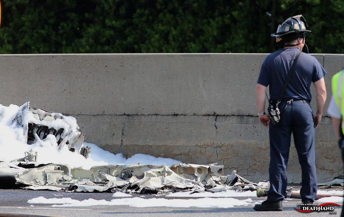 4-dead-small-plane-crashes-on-freeway-8-Atlanta-GA-may-8-15.jpg