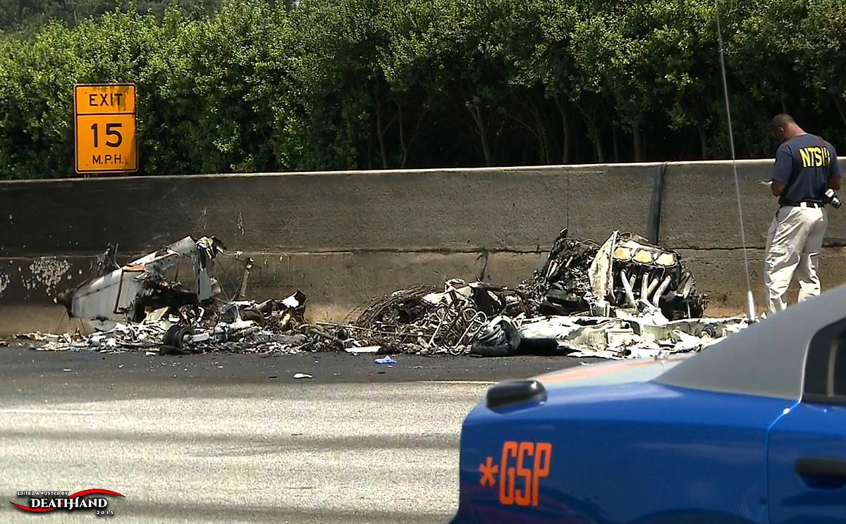 4-dead-small-plane-crashes-on-freeway-9-Atlanta-GA-may-8-15.jpg