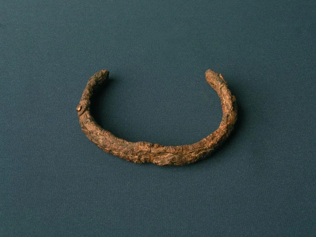 67-brazalete-hierro-1024x768.webp