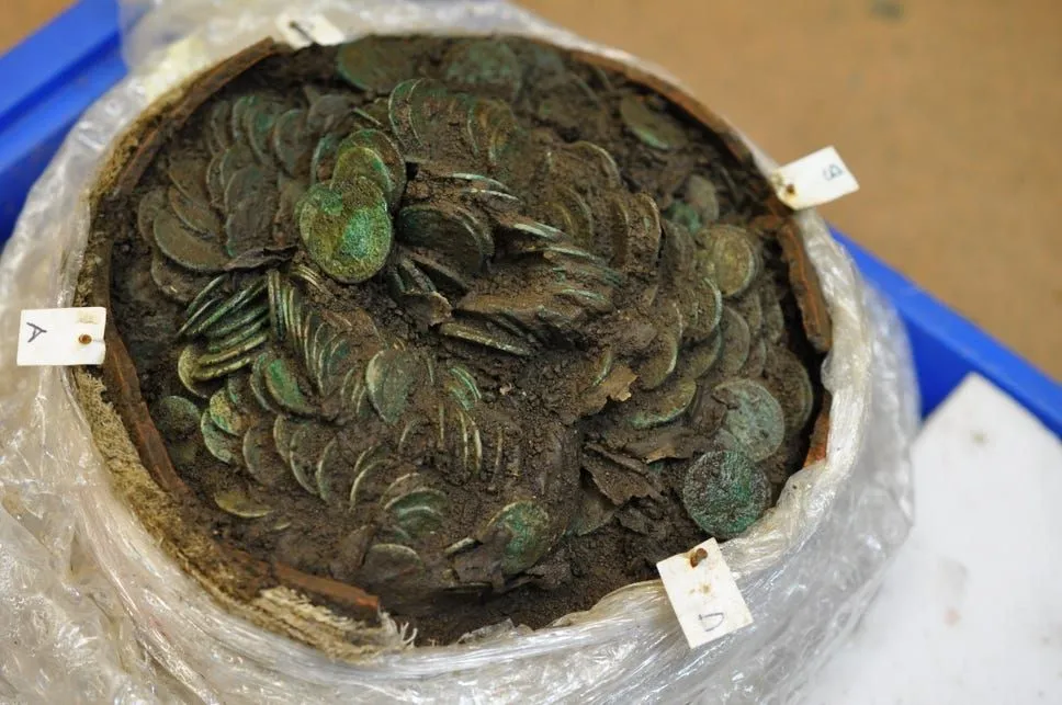 71301319007-1901-top-of-the-hoard.webp