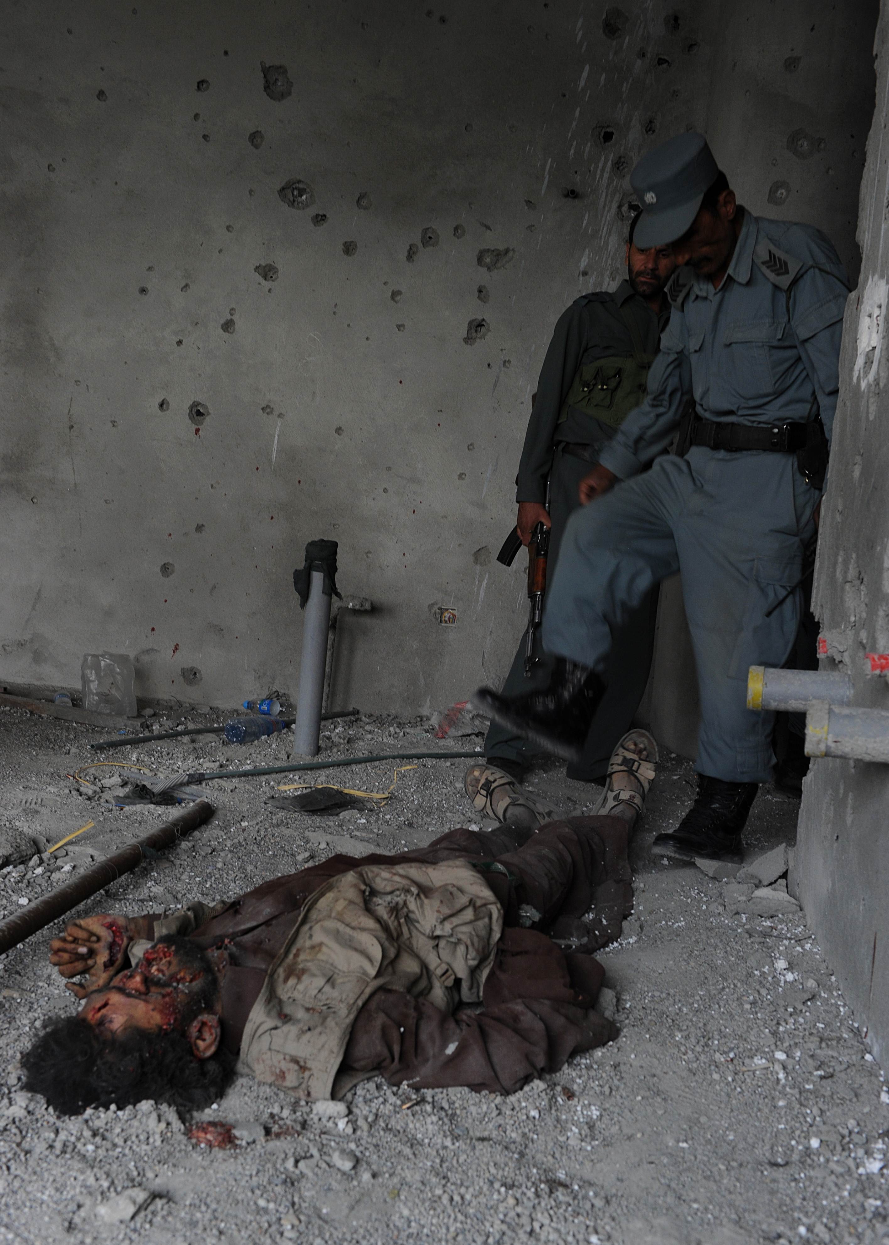 ad70975609an-afghan-policem.jpg