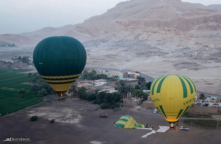 air-balloon-crash1-Luxor-Egypt-feb26-13.webp