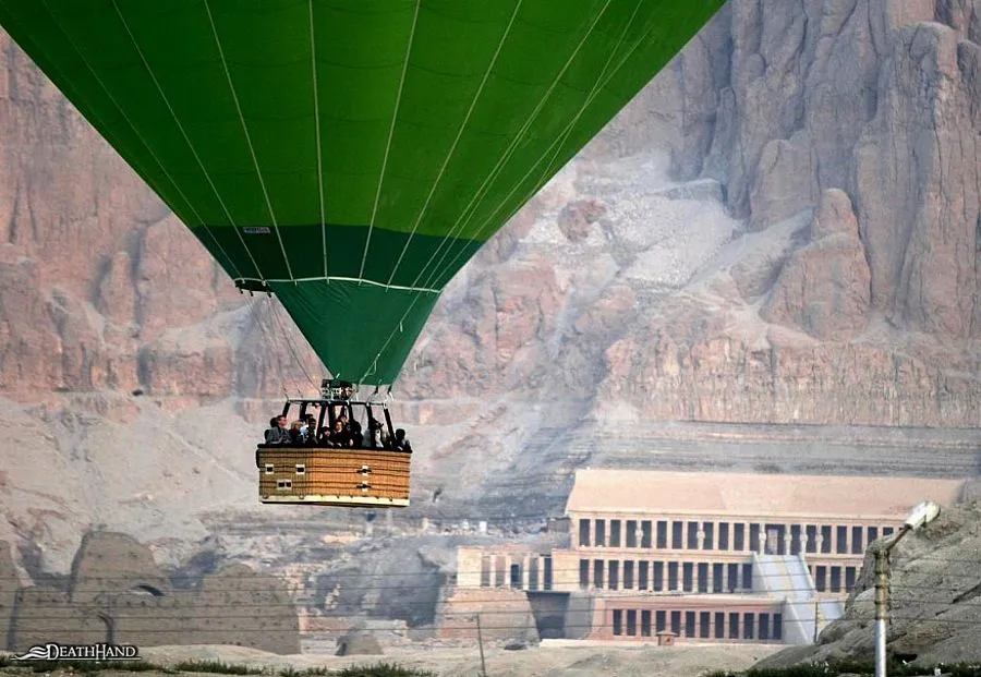 air-balloon-crash5-Luxor-Egypt-feb26-13.webp