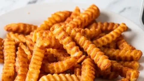 Air-Fryer-Frozen-Crinkle-Cut-Fries-AirFryerWorld-2-480x270.webp