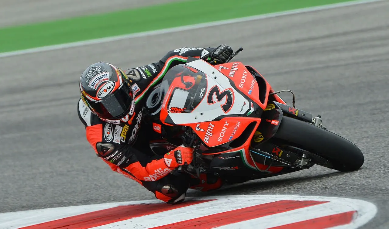 aprilia-rsv4-sbk-2012-biaggi_misano-4.webp