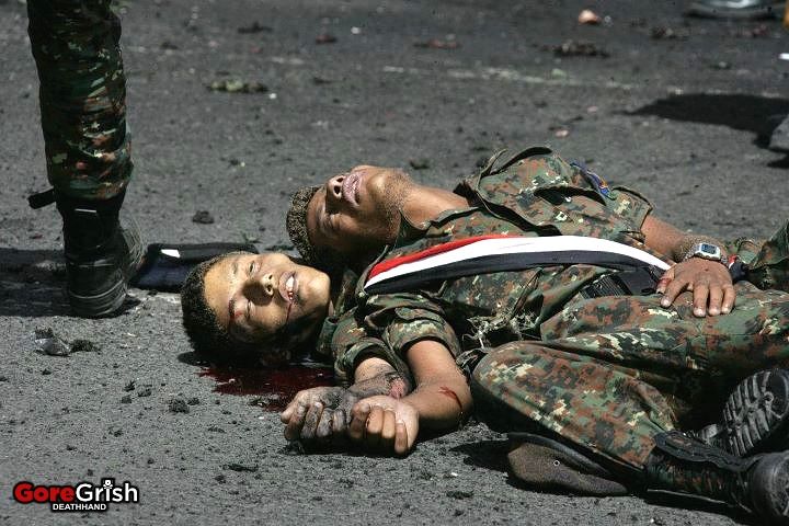 aq-suicide-bomber-kills-soldiers15-Sanna-Yemen-may21-12.jpg