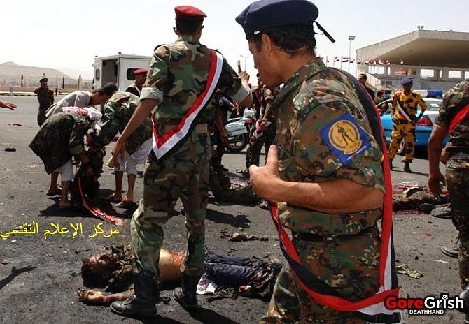 aq-suicide-bomber-kills-soldiers16-Sanna-Yemen-may21-12.jpg