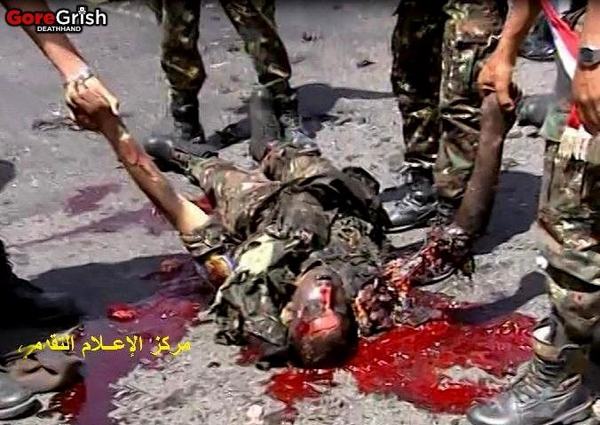 aq-suicide-bomber-kills-soldiers20-Sanna-Yemen-may21-12.jpg