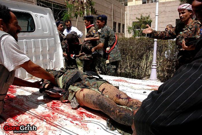 aq-suicide-bomber-kills-soldiers23-Sanna-Yemen-may21-12.jpg