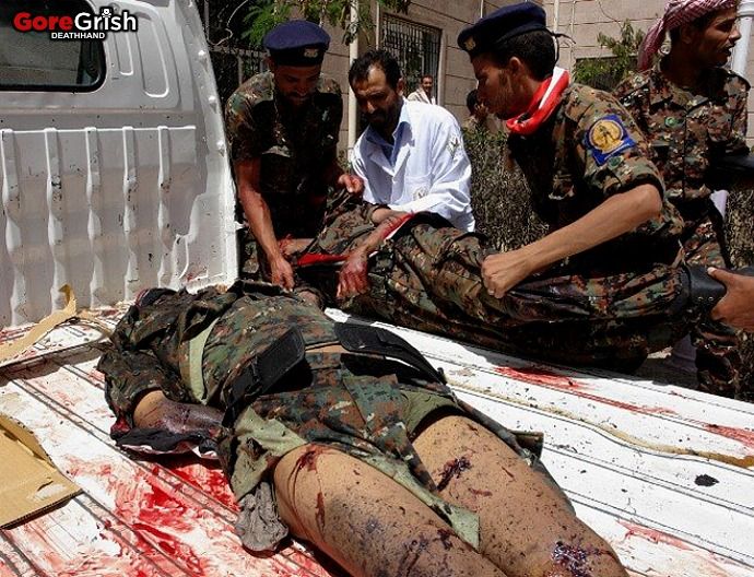 aq-suicide-bomber-kills-soldiers24-Sanna-Yemen-may21-12.jpg