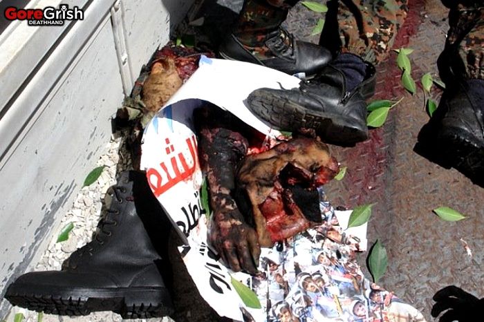 aq-suicide-bomber-kills-soldiers25-Sanna-Yemen-may21-12.jpg