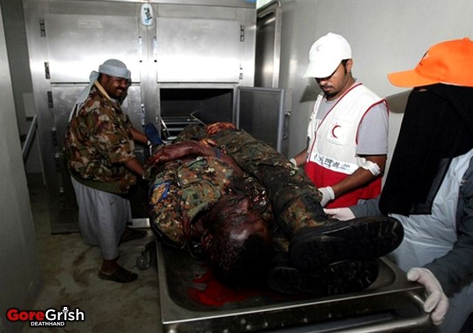 aq-suicide-bomber-kills-soldiers27-Sanna-Yemen-may21-12.jpg