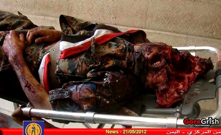 aq-suicide-bomber-kills-soldiers29-Sanna-Yemen-may21-12.jpg