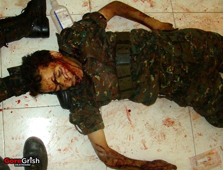 aq-suicide-bomber-kills-soldiers30-Sanna-Yemen-may21-12.jpg
