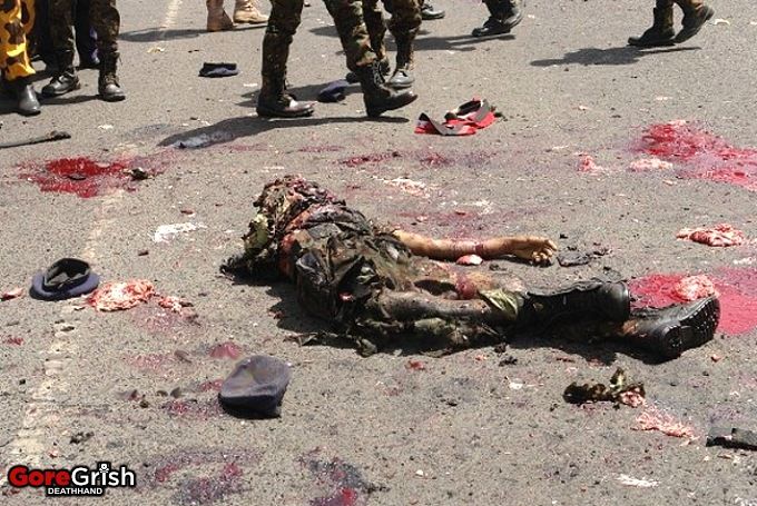 aq-suicide-bomber-kills-soldiers5-Sanna-Yemen-may21-12.jpg