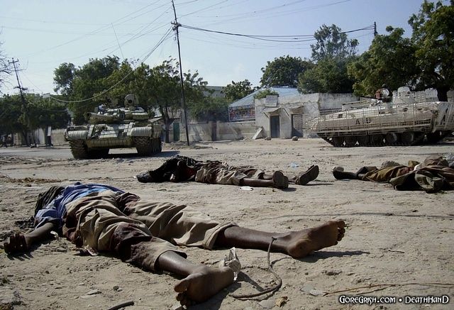 au-tanks-dead-bodies-Mogadishu-aug21-09.jpg