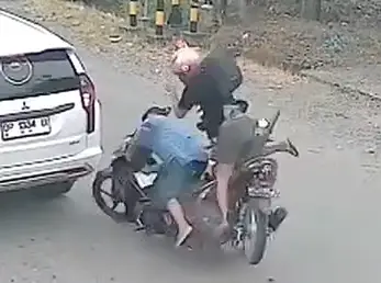 bike crash_19749.webp